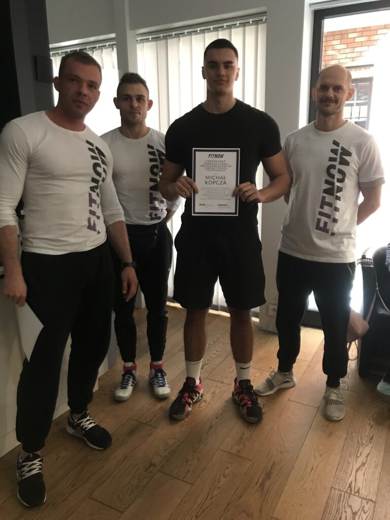 Absolwenci kursu na trenera personalnego Kraków FitNow