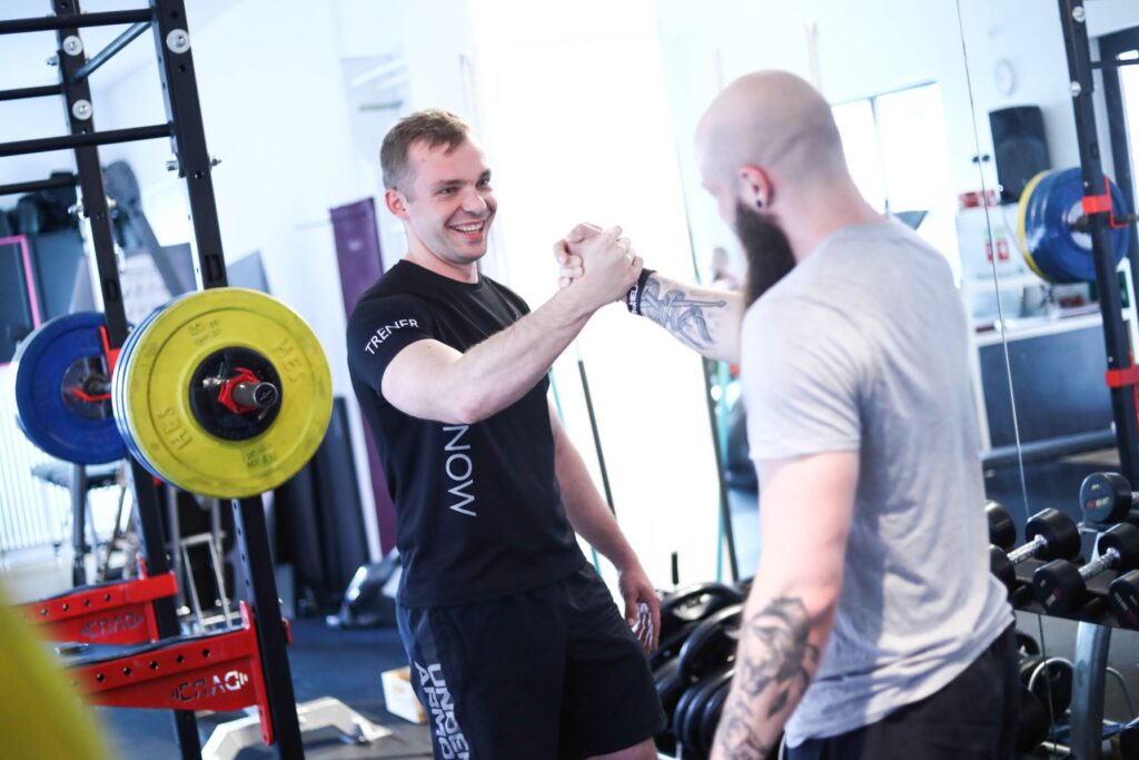 Trenerzy w studiu treningów FitNow w Krakowie