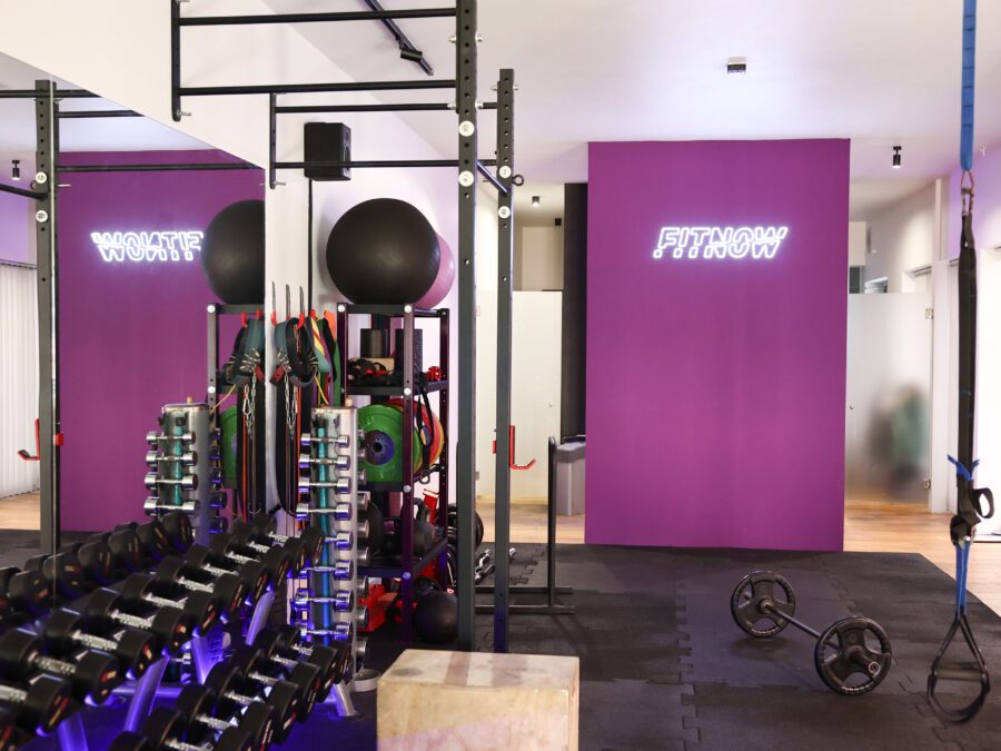 Puste studio treningów personalnych FitNow w Krakowie