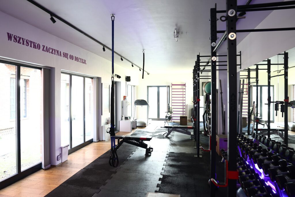 Puste studio treningów personalnych FitNow w Krakowie