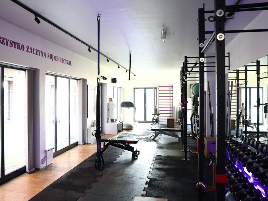 Puste studio treningów personalnych FitNow w Krakowie